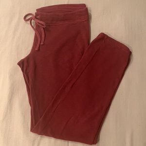 James Perse - Sweatpants in burgundy.